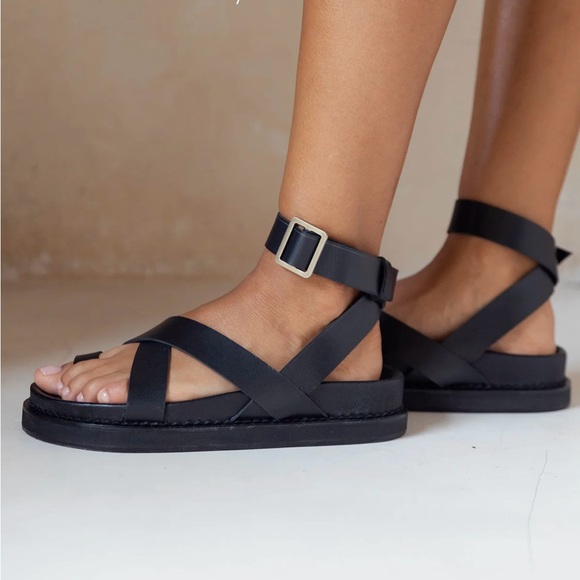 liberté Shoes - Liberté sustainable leather black sandals. Size 6